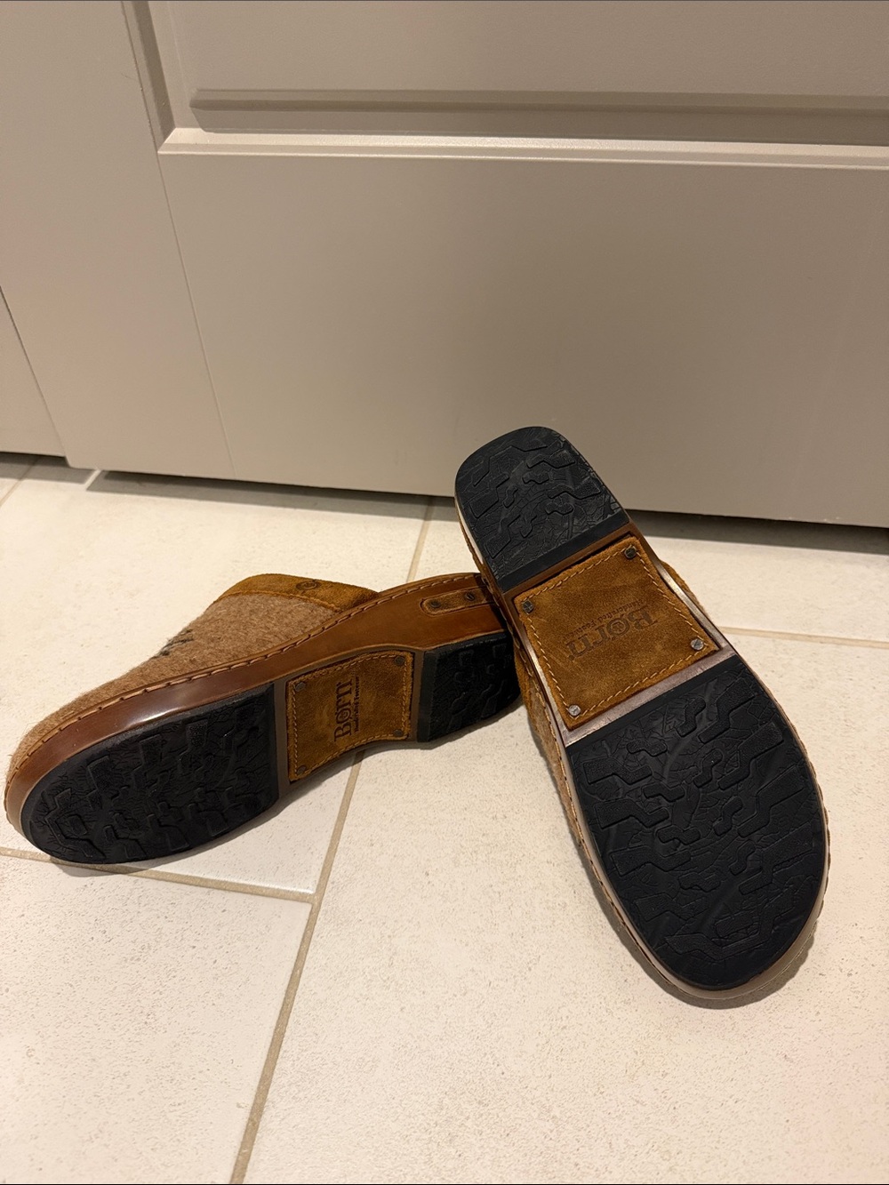 Born Clogs - Picture 3 of 3